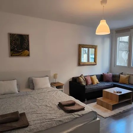 Bright & Quiet - Skadarlija